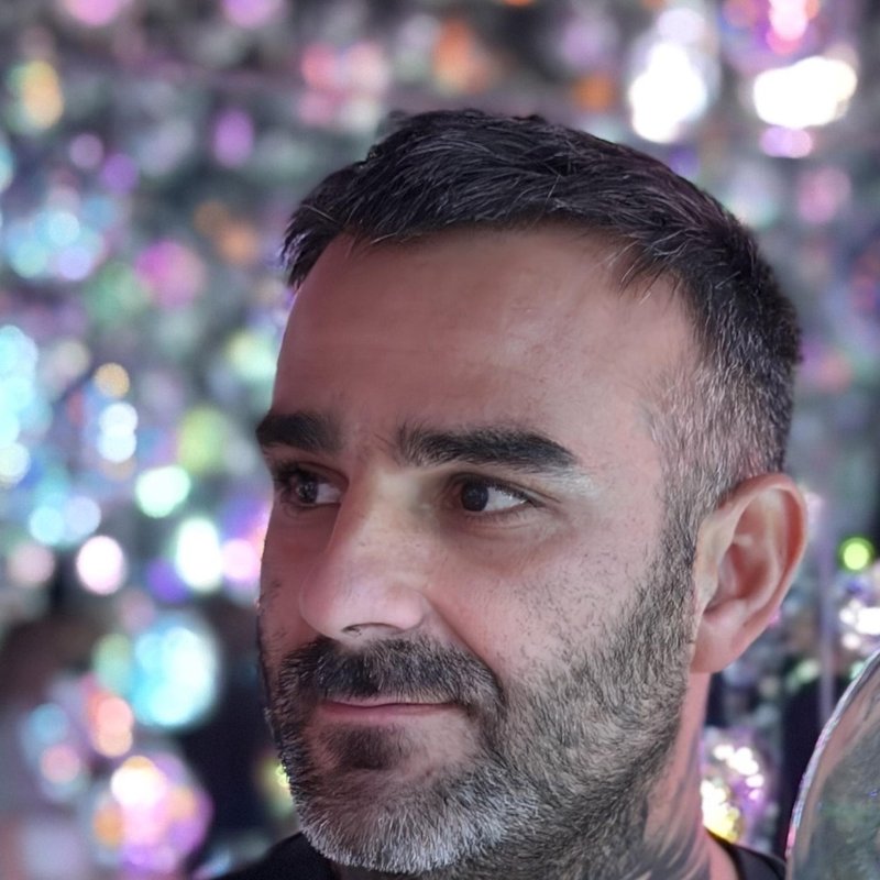 Portrait de Julien Jimenez, expert SEO et performance web